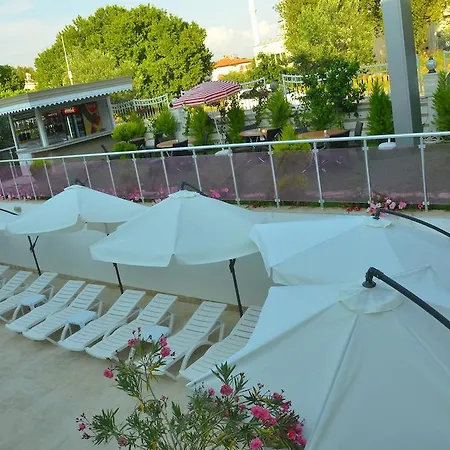 Dickman Elite Hotel Side